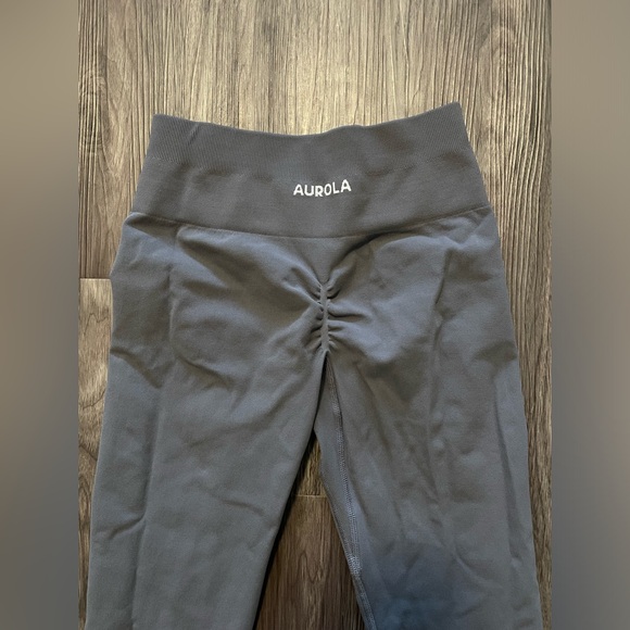 *SOLD* AUROLA leggings - Picture 3 of 3